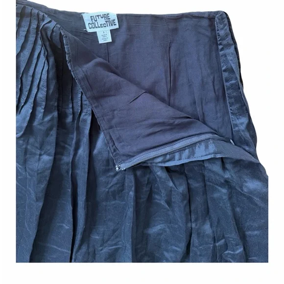 Future Collective Black Pleated Midi Skirt – Size 4 | NWT (No Tags) - Picture 3 of 4